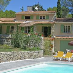 Lush Villa in Beaucaire with Swimming Pool