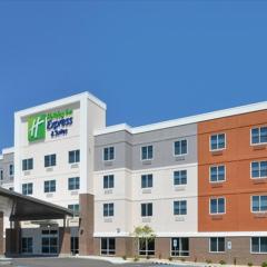 Holiday Inn Express & Suites Lexington Midtown - I-75, an IHG Hotel