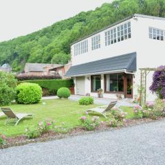 Luxurious Holiday Home in Hamoir with Terrace