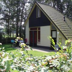 Attractive holiday home with large garden, near Zwolle