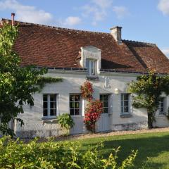 Snug Holiday Home in Chambourg Sur Indre with Pool