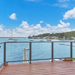 The Boat House Absolute Waterfront and Jetty