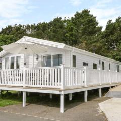 Cayton Pines Lodge at Cayton Bay Holiday Park