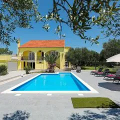 Holiday Home in Policnik with Private Pool
