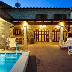 Cosy holiday home in Vrsar with private pool