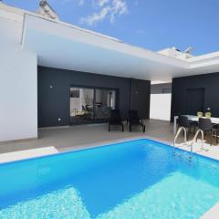 Modern villa with private pool near the beautiful beach of Foz de Arelho