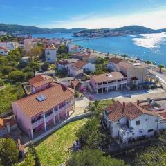 Apartments Tiho i Pave