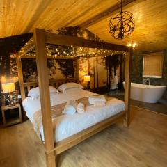 Roe Lodge at Owlet Hideaway - with Hot Tub, Near York