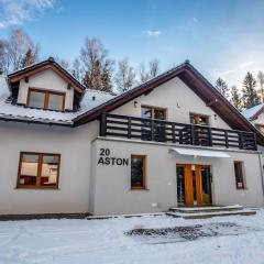 Aston -domek przy lesie, przestronny