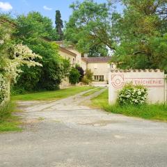 Villa de 4 chambres avec piscine privee jardin clos et wifi a Crastes