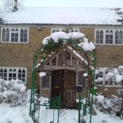 Remarkable 3 Bed Cottage in Bath