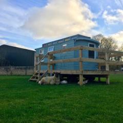 Showman's Hut Westcote