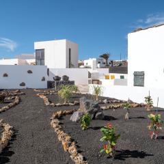 Comfortable House in Tías with Free Parking