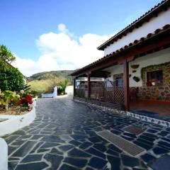 2 bedrooms appartement with furnished terrace and wifi at Los Silos 5 km away from the beach
