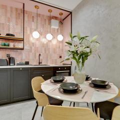 Aura III Apartments & Free Parking by Downtown Apartments