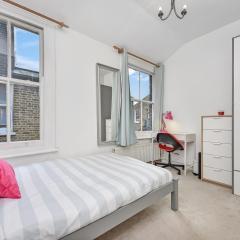 Groves 4 bedroom, Shepherds Bush