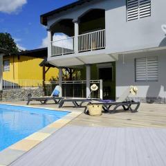 Appartement charmant à Lamentin avec piscine
