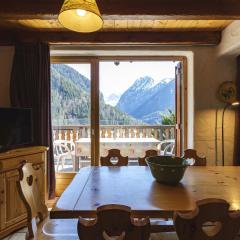 Chalet de 4 chambres avec jacuzzi jardin amenage et wifi a Champagny en Vanoise a 1 km des pistes