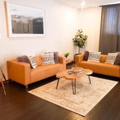 2BR Airy & Tidy Apt with Free Covered Parking - Central Modern