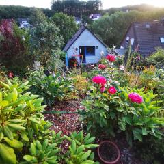 Ferienhaus mit riesen Garten, drei Terrassen, toller Aussicht am Waldrand, auch als Monteur-Wohnung