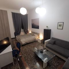 Wow Home - 175 mq - posteggio privato - davanti porto traghetti - fino a 10 posti letto