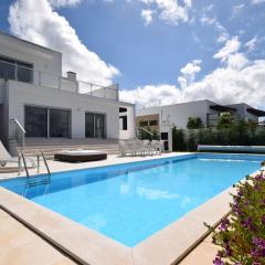 Comfortable villa with private pool in Nadadouro
