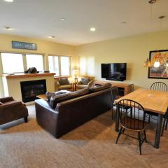 Beautiful East Vail 3 Bedroom Condo w/Hot Tub On shuttle Route.