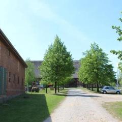 Futterhaus neben der Wasserburg Liepen