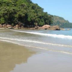 BELA CASA TERREA PRAIA LAGOINHA, UBATUBA com piscina, Ar condicionado, churrasqueira, forno a lenha, wifi