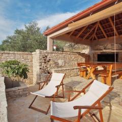 Stone House Mia