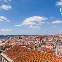 Breath-Taking River & City View Stunning 3 Bedrooms & 3 Bathrooms With AC Alfama Castle district 1st Floor Apartment