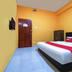 Super OYO 90039 Coop Hotel Kangar