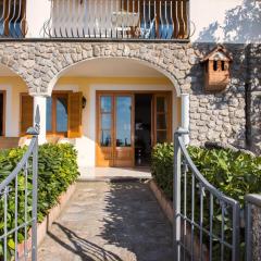 Villa Savina - Elegant Family Villa Overlooks Amalfi Coast -