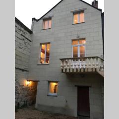 Jolie maison tuffeau centre de Saumur avec local vélos