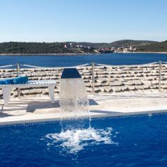 Villa, Stone House with swimming pool & Sauna, Beach, Sevid