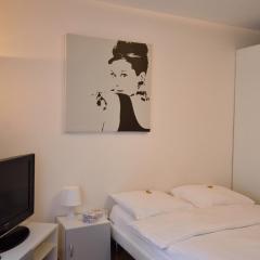 Executive Studio - Crown 12