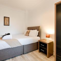 Contractor Base - TVs in Rooms - M4 Nearby