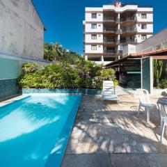 Excelente cobertura duplex a 2 quadras da Praia do Forte com 4 quartos