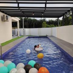 Desaru Homestay-Eva Villa Pool Homestay by Yolo Resort