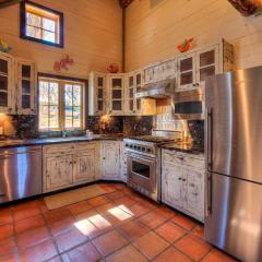 Luxury Log Cabin Less Than 15 Mi to Downtown Moab!