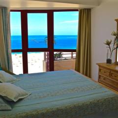 2 Bed Flat - Sleeps 4 - Parking - Wifi