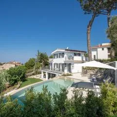 Villa Andrilla by Feeling Italy with Pool, Views, Concierge, in the TOWN CENTRE