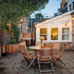 Riverside Cottage with wood fired hot tub in Cairngorms