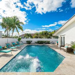 Beach Luxury, 4B- 3B Heated Pool, Infinity Spa, Cabana with Outdoor Kitchen and TV, BBQ, Golden Tee Arcade, Walk to Beach! Sleeps 10