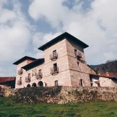 Arha Casona de Carmona (Antiguo Parador de Carmona-Cantabria)