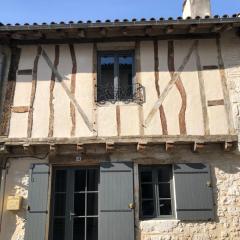 Beautiful Eymet Bastide house & courtyard garden