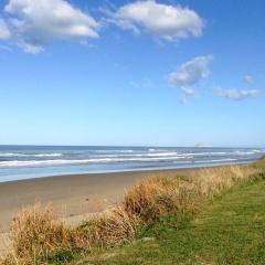 Kiwiana Bach - Ocean Beach Bach