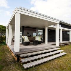 Waikanae Retreat - Waikanae Beach Holiday Home