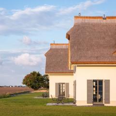 Reetland am Meer - Premium Reetdachvilla mit 2 Schlafzimmern, Sauna und Kamin E11