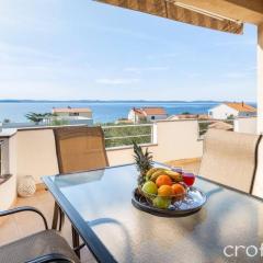 Luxury apartment with beautiful sea view